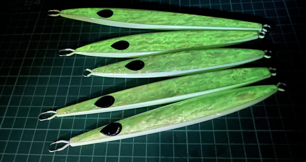 ボディーはグローをベースに